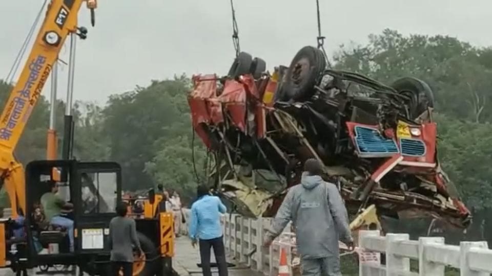 Rescue operation underway after an ST bus heading towards Pune from Indore fell off Khalghat Sanjay Setu bridge into the Narmada river, in Madhya Pradesh, on Monday. (HT Photo) Rescue operation underway after an ST bus heading towards Pune from Indore fell off Khalghat Sanjay Setu bridge into the Narmada river, in Madhya Pradesh, on Monday. (HT Photo)