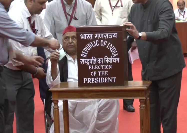 Mulayam Singh Yadav arrive in wheelchair to cast vote. (ANI) Mulayam Singh Yadav arrive in wheelchair to cast vote. (ANI)