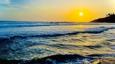 Kovalam Beach, Kerala: One of the most well-known surf spots is in Kovalam, Kerala. This tourist destination has attracted several visitors from all over the world for its breathtaking scenery and surfing spot. (Instagram/@_frozen.ios_) Kovalam Beach, Kerala: One of the most well-known surf spots is in Kovalam, Kerala. This tourist destination has attracted several visitors from all over the world for its breathtaking scenery and surfing spot. (Instagram/@_frozen.ios_)