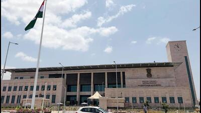 The Andhra Pradesh high court on Tuesday questioned the rationale behind the state government’s move to deliver essential commodities to consumers at their doorsteps instead of setting up fair price shops. (HT Archives)