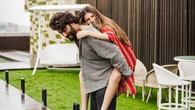 Arjun Kapoor and Tara Sutaria keep their fans entertained with their banter on social media. From commenting on each other's post to sharing pictures. Tara once shared a series of hilarious selfies with Arjun as both struggled to pose and captioned it, “When we’re not busy being Villains, we’re busy being absolute buffoons. Presenting our alter ego’s - Ami and Timi Masi.” Arjun Kapoor and Tara Sutaria keep their fans entertained with their banter on social media. From commenting on each other's post to sharing pictures. Tara once shared a series of hilarious selfies with Arjun as both struggled to pose and captioned it, “When we’re not busy being Villains, we’re busy being absolute buffoons. Presenting our alter ego’s - Ami and Timi Masi.”