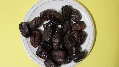 Dates: Iron content in dates can increase the number of erythrocytes thereby increasing haemoglobin levels. Dates are one of the fruits that contain iron (Fe) which is enough to match the needs of iron (Fe), vitamin C, vitamin B complex and folic acid that can help the formation of red blood cells. Consuming the dates can help improve the formation of red blood cells and prevent anaemia. (Pixabay) Dates: Iron content in dates can increase the number of erythrocytes thereby increasing haemoglobin levels. Dates are one of the fruits that contain iron (Fe) which is enough to match the needs of iron (Fe), vitamin C, vitamin B complex and folic acid that can help the formation of red blood cells. Consuming the dates can help improve the formation of red blood cells and prevent anaemia. (Pixabay)