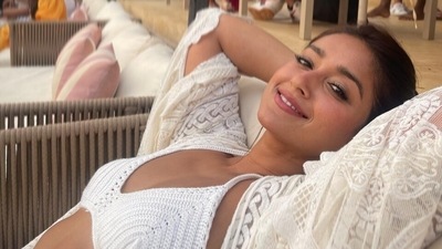 Ileana D'Cruz enjoys beach holiday in the Maldives with a stunning bare-face selfie in printed bikini (Instagram) Ileana D'Cruz enjoys beach holiday in the Maldives with a stunning bare-face selfie in printed bikini (Instagram)