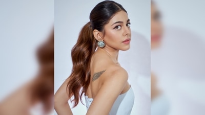 Alaya F's outfit comes with a strapless corset-inspired top and wide loose-fit trousers. (Instagram/@alayaf) Alaya F's outfit comes with a strapless corset-inspired top and wide loose-fit trousers. (Instagram/@alayaf)