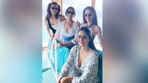 Katrina Kaif with Sharvari Wagh and her sister Isa Kaif.&nbsp; (Instagram)