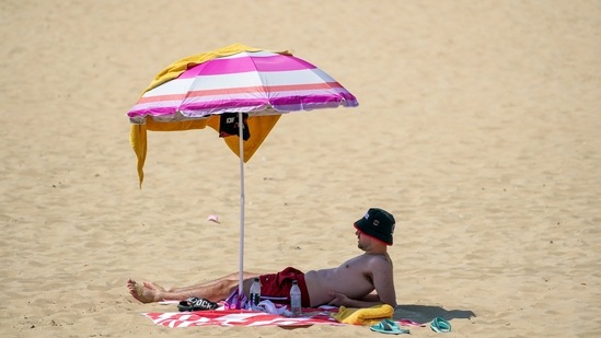 Britain, which can struggle to maintain key transport services in extreme heat or the snow, has been put on a state of "national emergency" over the unprecedented temperatures.(AP)