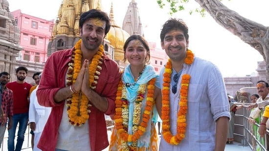 Ranbir Kapoor and Alia Bhatt with Ayan Mukerji on sets of Kesariya.&nbsp;