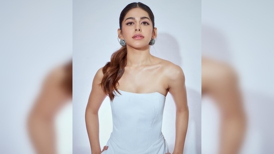 Alaya F parted her hair in the middle and tied a sleek mid-high ponytail with soft beachy waves.(Instagram/@alayaf)