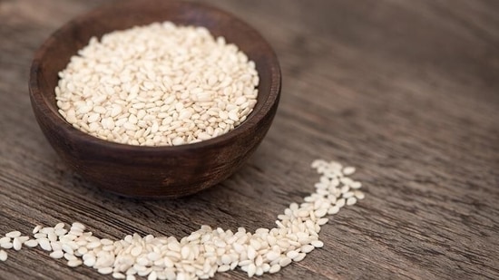 Sesame seeds: Sesame seeds contain various important nutrients, namely iron, folate, flavonoids, copper and other nutrients that play a role in increasing haemoglobin levels.(Pixabay)