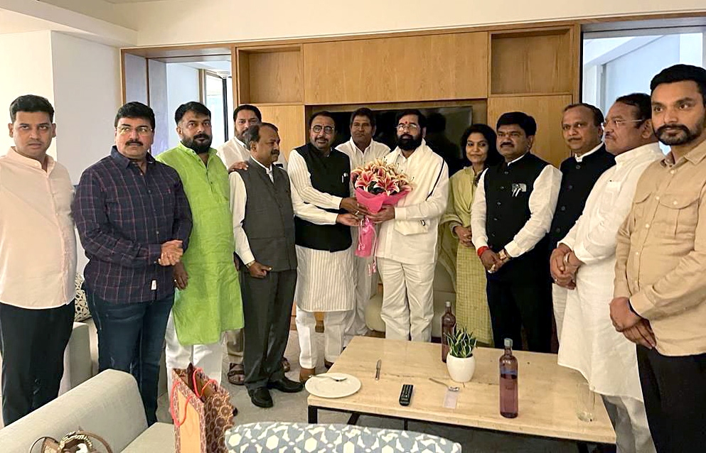 Maharashtra chief minister Eknath Shinde meets 12 rebel MPs of the Shiv Sena in New Delhi on Tuesday. (ANI) Maharashtra chief minister Eknath Shinde meets 12 rebel MPs of the Shiv Sena in New Delhi on Tuesday. (ANI)
