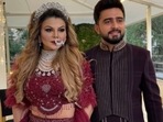 Adil Khan reacted after girlfriend Rakhi Sawant said he didn't meet her in Delhi. Adil Khan reacted after girlfriend Rakhi Sawant said he didn't meet her in Delhi.