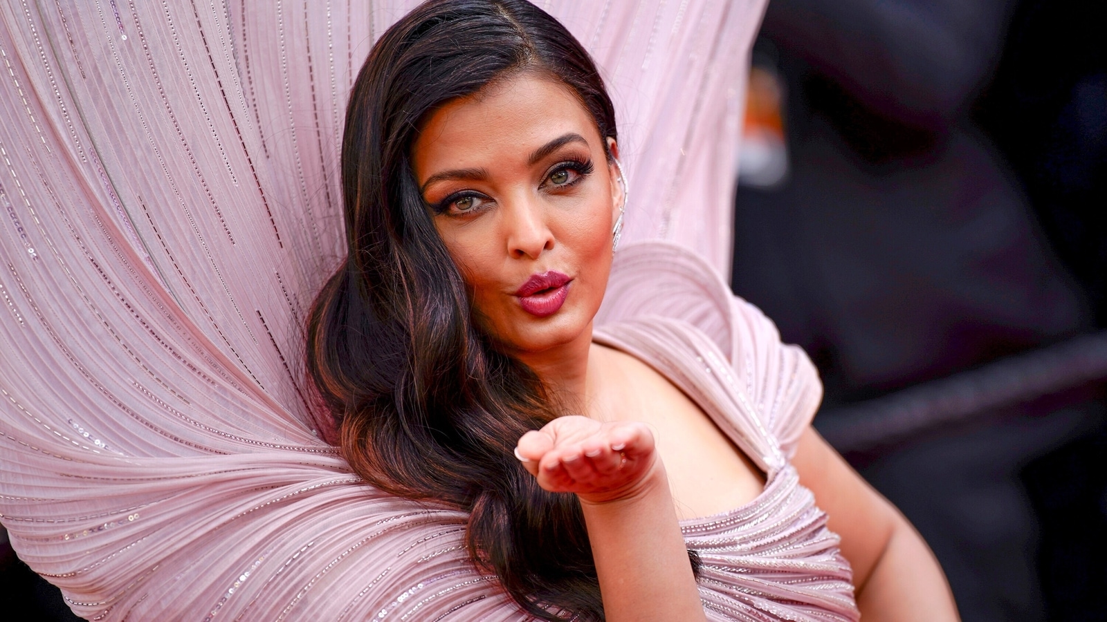 Aishwarya Rai Chut - When Aishwarya Rai shut down a journalist for question on nudity. Watch |  Bollywood - Hindustan Times