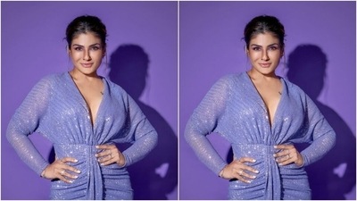 Raveena played muse to fashion designer Neetu Rohra and picked the lilac shimmery gown for the awards ceremony. (Instagram/@officialraveenatandon)