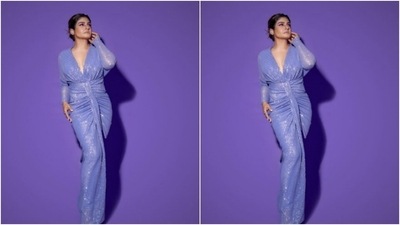 Assisted by makeup artist Shura Bhavin, Raveena decked up in glossy lilac eyeshadow, black eyeliner, black kohl, mascara-laden eyelashes, drawn eyebrows, contoured cheeks and a shade of nude lipstick. (Instagram/@officialraveenatandon)