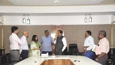 BMC officials meet Marine Drive residents to allay vibration fears BMC officials meet Marine Drive residents to allay vibration fears