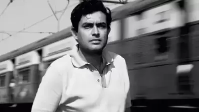 Sanjeev Kumar died in 1985 following a heart attack. Sanjeev Kumar died in 1985 following a heart attack.