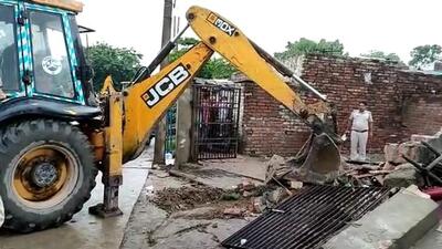 The Haryana Shahari Vikas Pradhikaran (HSVP), Karnal, carried out a demolition drive at Valmiki Basti in Sector 12 here on Wednesday. Police were deployed to control the protesters and the teams demolished 35 houses that were built illegally. (HT Photo)