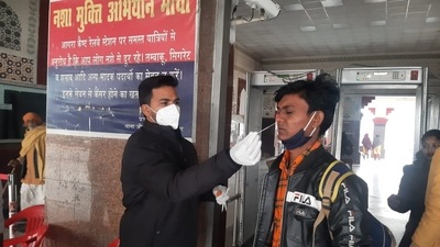 India's daily Covid cases jump by over 32% with 20,557 fresh infections (File pic) India's daily Covid cases jump by over 32% with 20,557 fresh infections (File pic)
