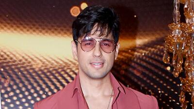 Sidharth Malhotra got the award at ŠKODA presents Hindustan Times India’s Most Stylish 2022, powered by RK Jewellers (partnered content) Sidharth Malhotra got the award at ŠKODA presents Hindustan Times India’s Most Stylish 2022, powered by RK Jewellers (partnered content)