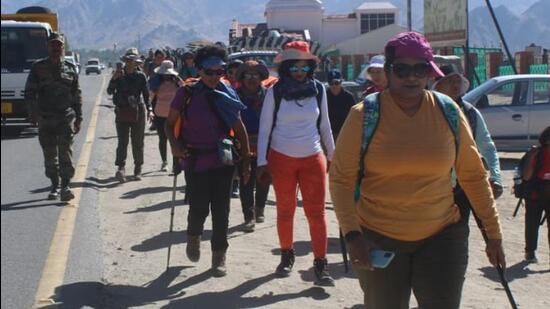 The all-women trans-Himalayan expedition group, led by Bachendri Pal, covered 4,977 km and crossed 37 passes in a five-month long expedition to reach Leh. (HT Photo)