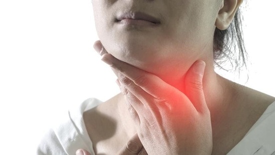 Mejora la función de la glándula tiroides: la falta de cobre conduce al mal funcionamiento de las glándulas tiroides.  El agua de cobre equilibra las ineficiencias de la glándula tiroides.(Shutterstock)