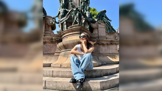 Manushi Chhillar left her hair open and aced the no-makeup makeup look. In this photo, the Samrat Shivaji actor soaked in the sun as she gave a candid pose for the camera.(Instagram/@manushi_chhillar)