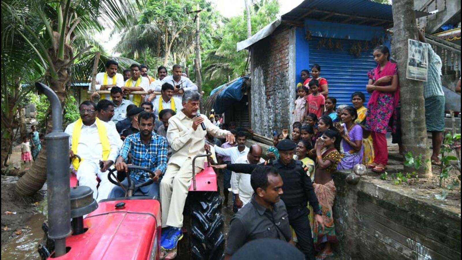 Naidu Visits Flood-hit Areas | Latest News India - Hindustan Times