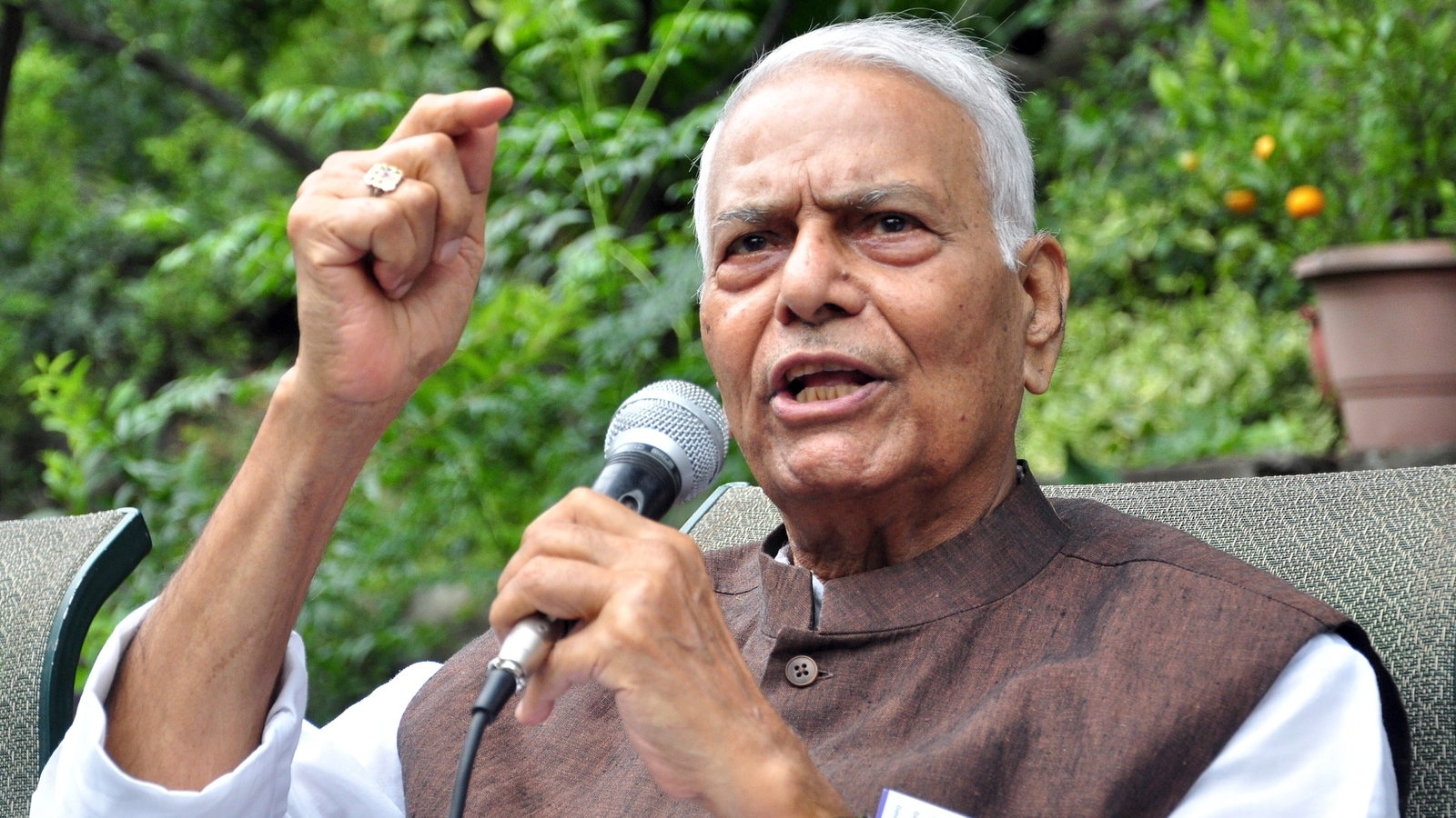 Yashwant Sinha takes jibe at Centre as ED questions Covid+ Sonia Gandhi ...