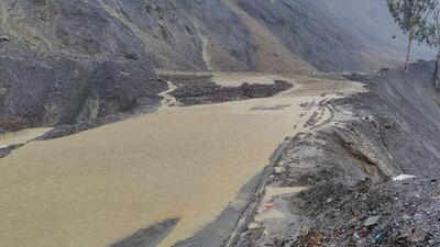 The 270km long Jammu-Srinagar national highway was blocked following rains. (HT photo) The 270km long Jammu-Srinagar national highway was blocked following rains. (HT photo)