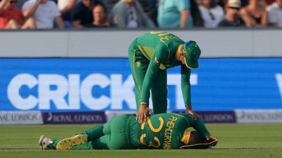 South Africa's Andile Phehlukwayo reacts after sustaining an injury&nbsp; (Reuters)
