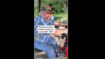 The veteran's reaction on being given a mobility scooter is heart-warming to watch.&nbsp; (patriotickenny/Instagram)
