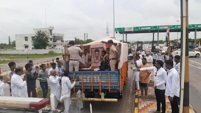The body of slain DSP Surender Singh was buried as per the customs of the Bishnoi community, to which the officer belonged at his native village Sarangpur in Hisar’s Adampur. (HT Photo)