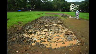 The Navi Mumbai Municipal Corporation has dug up the cricket pitch at Sunil Gavaskar playground in CBD Belapur as there were complaints of fights among boys. (BACHCHAN KUMAR/HT PHOTO)
