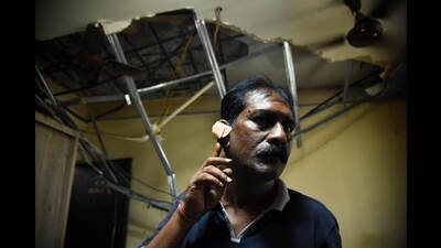 An incident of slab collapse at a CIDCO building was reported on Thursday. The incident that occurred in Gurukripa Society, Seawoods, at 4am left the inmate of the house, Sanjay Pawar, injured on his ear. BACHCHAN KUMAR/HT PHOTO (BACHCHAN KUMAR/HT PHOTO)