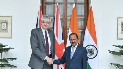 UK and India National Security Advisors Stephen Lovegrove (L) and Ajit Doval meet in New Delhi (Credit: Twitter/@UKinIndia)