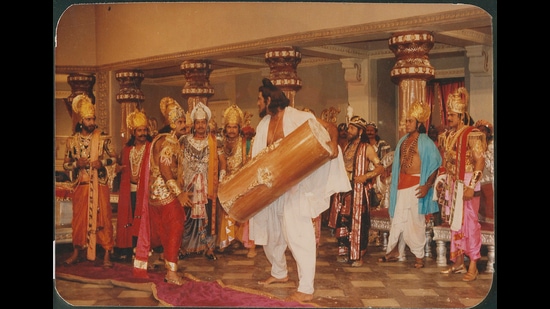 A scene from the Mahabharata directed by BR Chopra that was broadcast on Doordarshan from 1988 to 1990. (HT Photo)