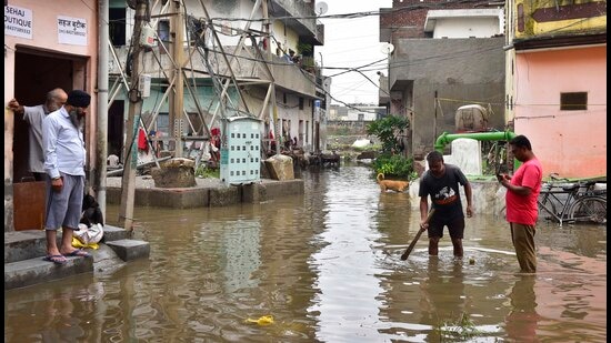 Ludhiana: Water enters houses as Buddha Nullah overflows after heavy ...