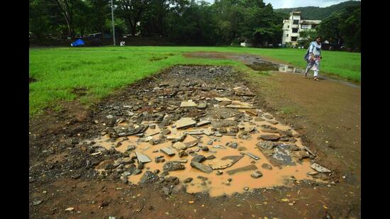 The Navi Mumbai Municipal Corporation has dug up the cricket pitch at Sunil Gavaskar playground in CBD Belapur as there were complaints of fights among boys. (BACHCHAN KUMAR/HT PHOTO)