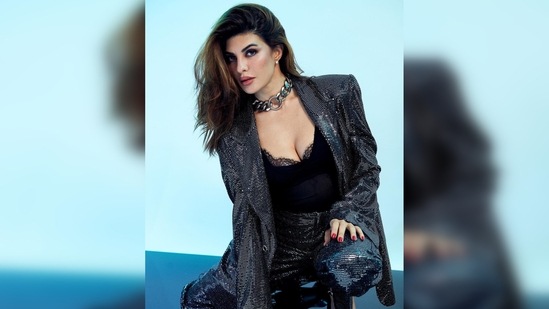 Jacqueline Fernandez opted for the fierce smokey eye look with nude lips. Her hairstylist added a lot of volume to her hair to compliment her attire.(Instagram/@jacquelinef143)