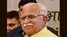 “The symbol of unity, integrity and sacrifice, our national flag ‘Tiranga’ inspires all of us to remain dedicated to the service of the motherland,” Haryana chief minister Manohar Lal Khattar said. (HT File Photo)