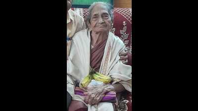 Seetha Mahalakshmi turned 100 years in December 2021 and had been staying at the residence of her son G V Narasimha Rao at Priyadarshi Colony in Macherla town