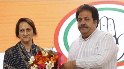 The BJP suffered a major setback in the Theog assembly segment with one of its leaders Indu Verma, the wife of a former three-time BJP legislator joining the Congress. (HT PHOTO)