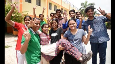 Class 12 students from DAV Public School, Rajvanshi Nagar in Patna, celebrate their success on Friday. (Santosh Kumar/HT Photo) Class 12 students from DAV Public School, Rajvanshi Nagar in Patna, celebrate their success on Friday. (Santosh Kumar/HT Photo)