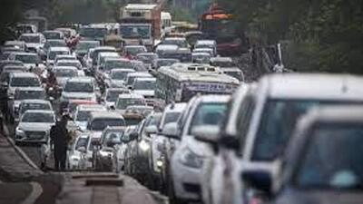 Around 6 pm, the traffic police posted two tweets, mentioning the roads around the gurdwara that motorists should avoid between 6 pm and 11 pm. (HT PHOTO.)