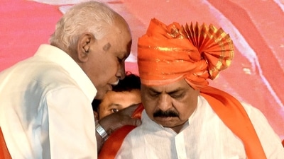 Karnataka chief minister Basavaraj S Bommai interacts with former state chief minister B.S.Yediyurappa. (File image) (Shashidhar Byrappa) Karnataka chief minister Basavaraj S Bommai interacts with former state chief minister B.S.Yediyurappa. (File image) (Shashidhar Byrappa)