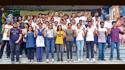 Students of Sacred Heart Senior Secondary School, BRS Nagar, in a jubilant mood after the CBSE Class 12 results were announced on Friday. (Gurpreet Singh/HT) Students of Sacred Heart Senior Secondary School, BRS Nagar, in a jubilant mood after the CBSE Class 12 results were announced on Friday. (Gurpreet Singh/HT)