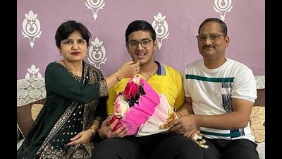Class 10 Ludhiana district topper Pratham Jain celebrating with his family in Ludhiana on Friday. (Gurpreet Singh/HT) Class 10 Ludhiana district topper Pratham Jain celebrating with his family in Ludhiana on Friday. (Gurpreet Singh/HT)
