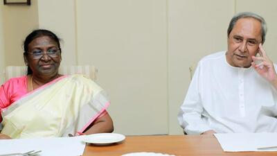 Droupadi Murmu with Odisha chief minister Naveen Patnaik. (ANI)