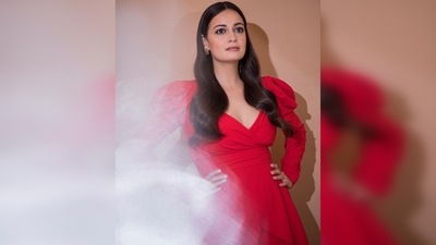 Keeping her look as minimal as possible, Dia Mirza paired her designer couture with small square earrings by the vintage jewellery line Viange. (Instagram/@diamirzaofficial) Keeping her look as minimal as possible, Dia Mirza paired her designer couture with small square earrings by the vintage jewellery line Viange. (Instagram/@diamirzaofficial)