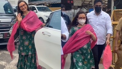 Rani Mukerji at Shri Siddhi Vinayak Ganapati Mandir in Mumbai. (Pic by Yogen Shah) Rani Mukerji at Shri Siddhi Vinayak Ganapati Mandir in Mumbai. (Pic by Yogen Shah)